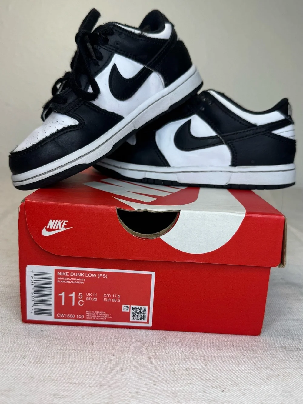 Nike Dunk Panda Kids Low-Top Sneakers in Black and White